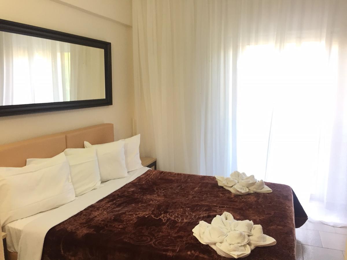 Hotel Alexandros II Toroni Bagian luar foto